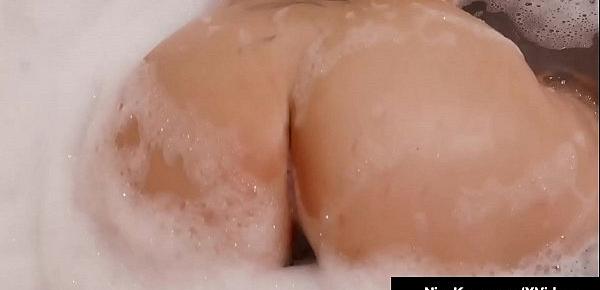  Bubble Butt Bleach Blonde Nina Kayy Plays With Pussy In Tub!